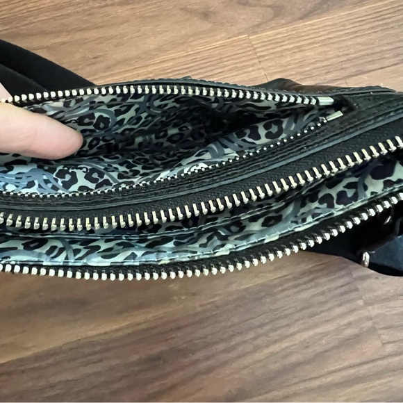 Coach Poppy Black Glossy Patent Leather Small Messenger Crossbody Bag Purse - Picture 4 of 8